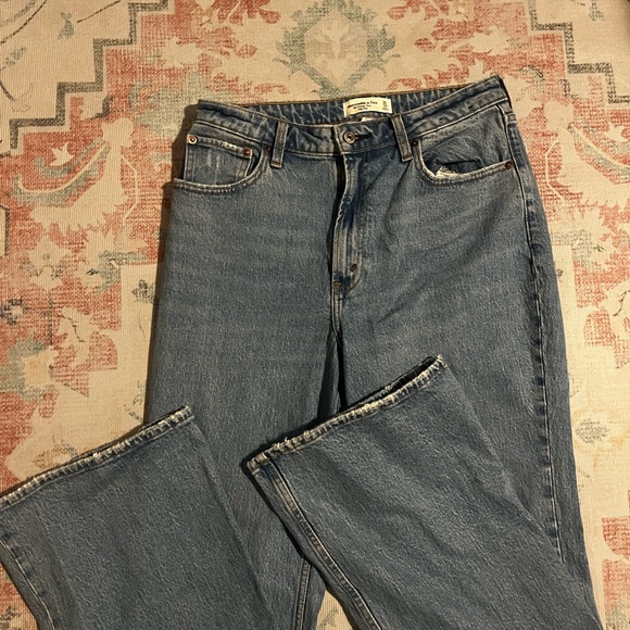 Abercrombie & Fitch Curve Love Jeans - Picture 1 of 3